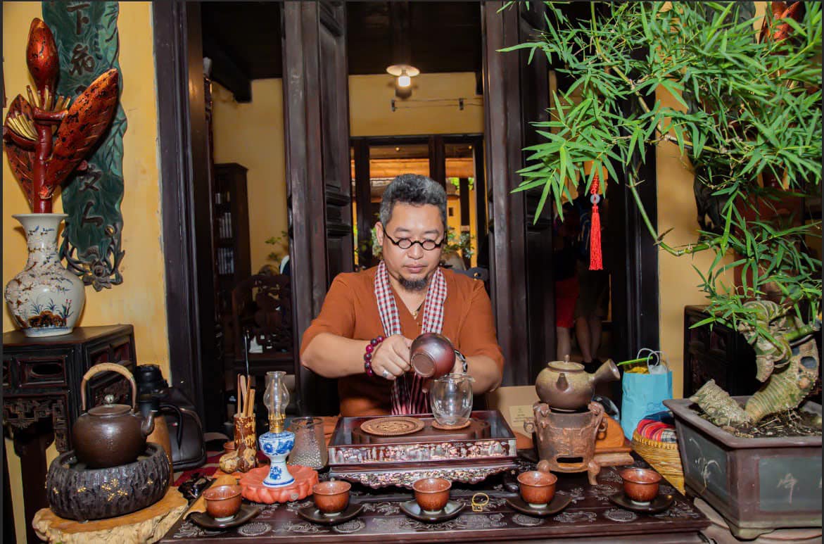 'Enjoying tea in a Hanoi’s heritage house'