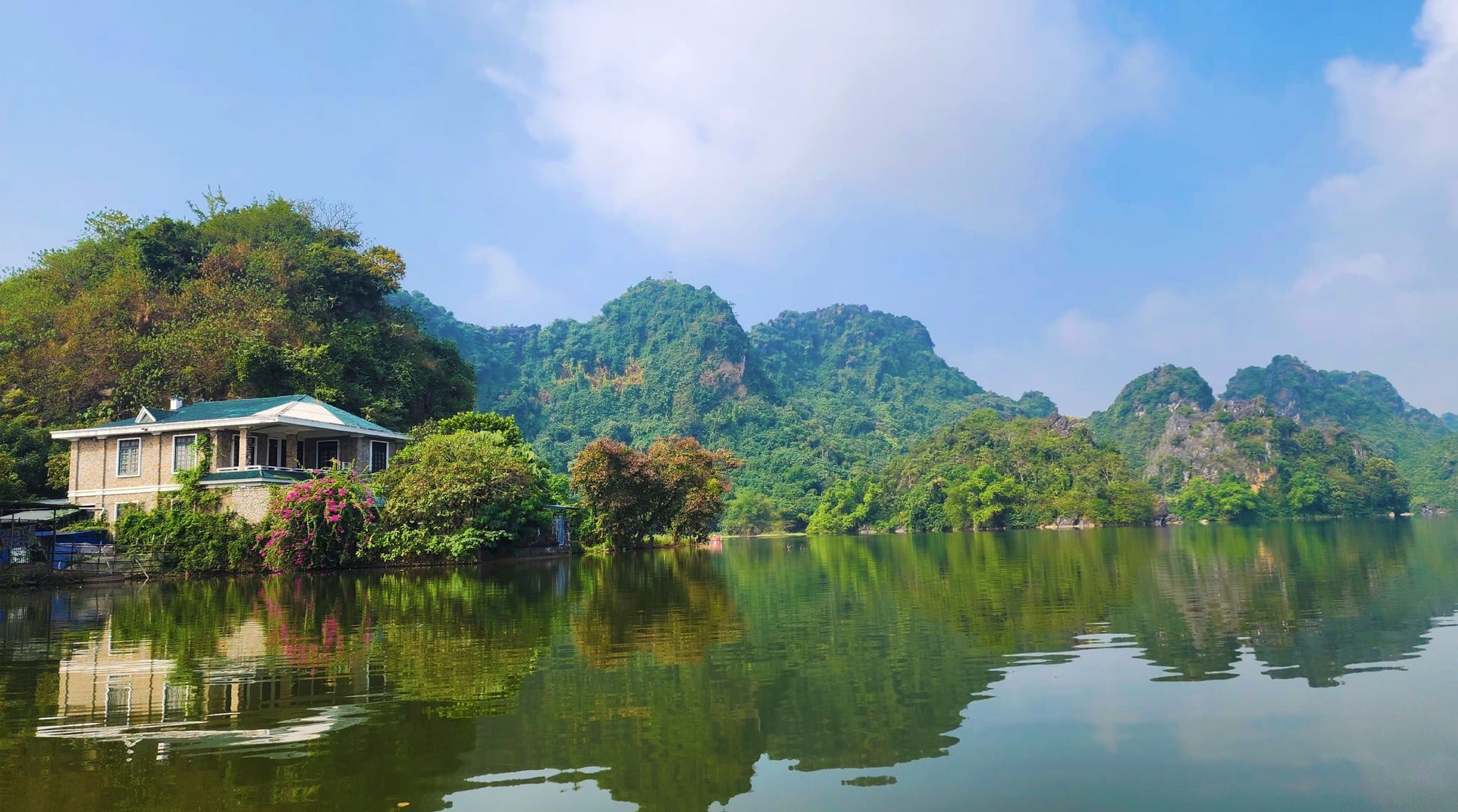 'Quan Son Lake: A hidden natural paradise on the outskirts of Hanoi'