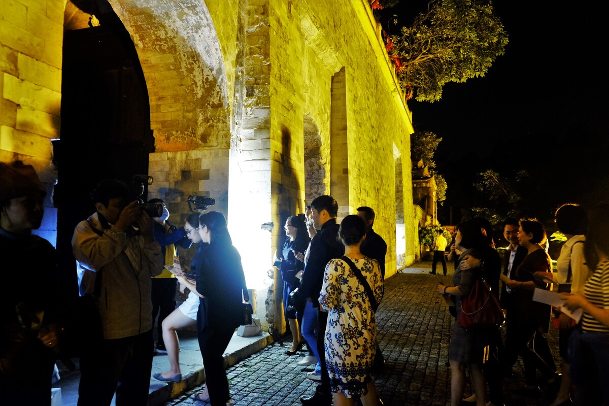 hoang-thanh-thang-long-ve-dem.jpg
